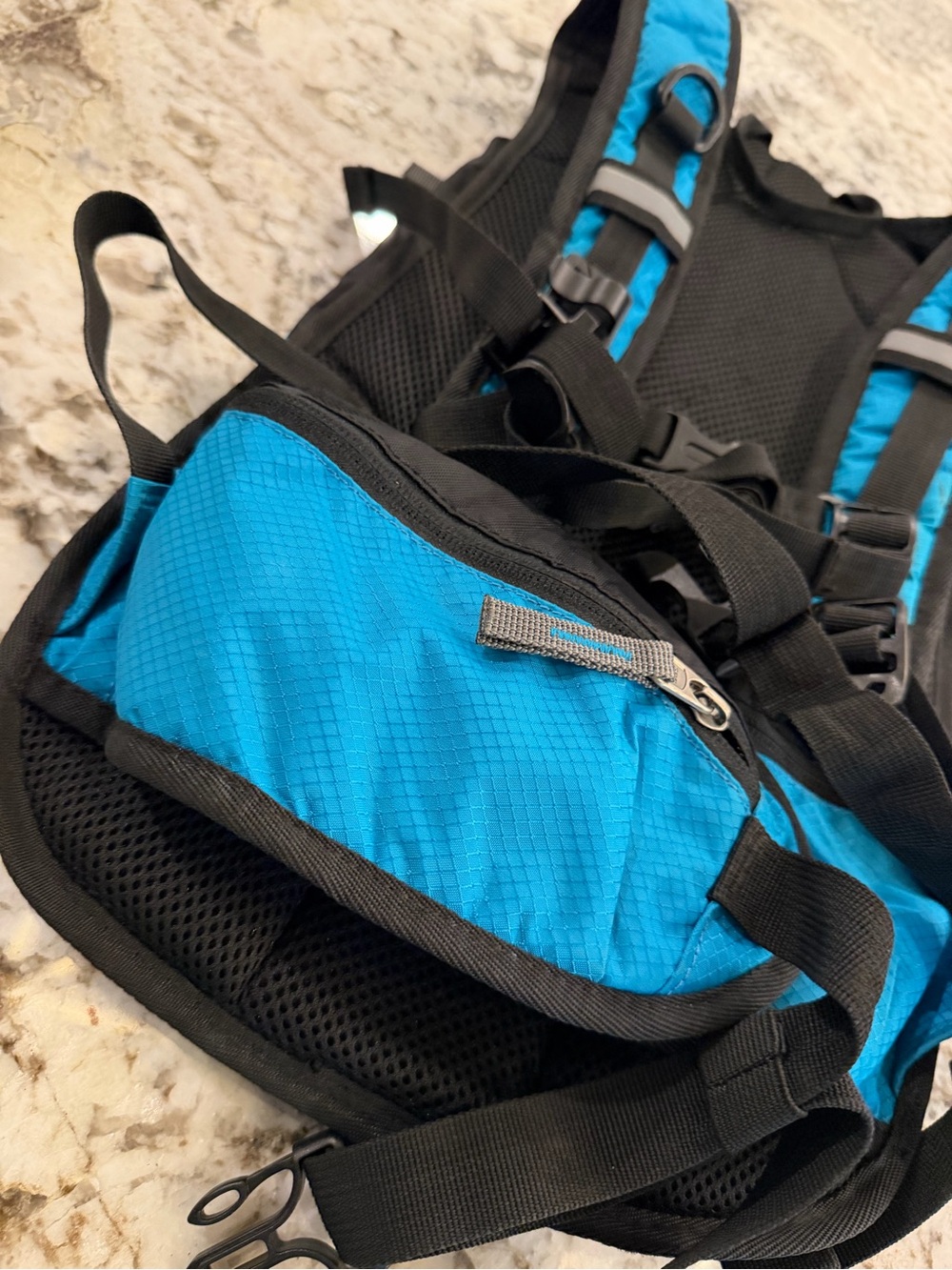Miracool Blue Hydration Hiking Backpack - Picture 7 of 9
